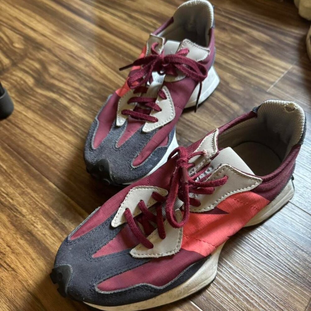New Balance & Figs Collab Burgundy 327 Size 5.5‎ US